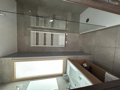 La salle d'eau privative avec douche