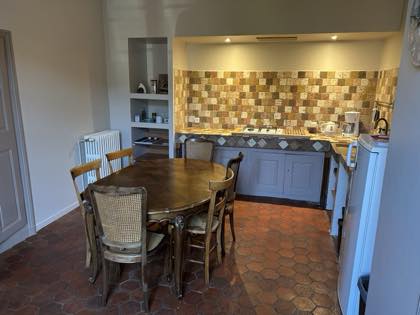 La cuisine et sa table ovale